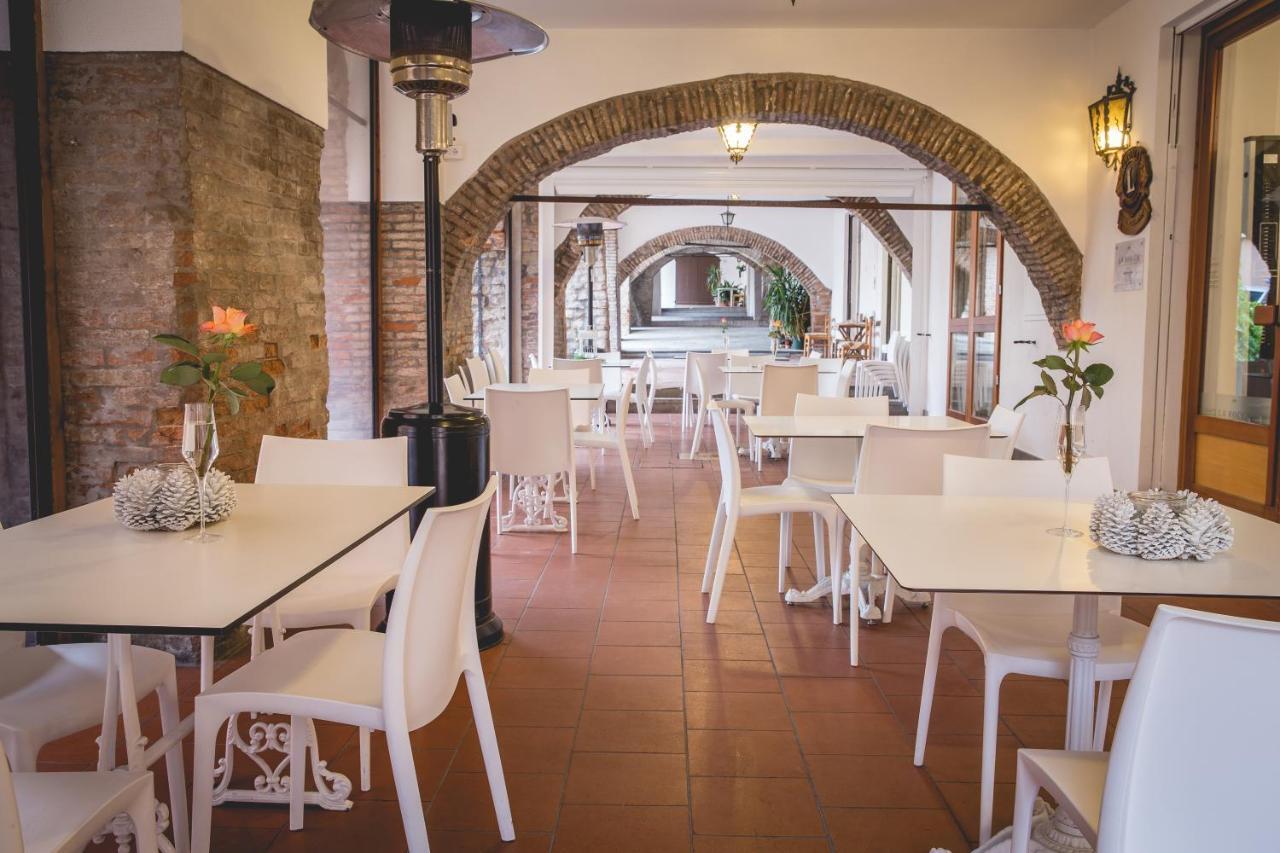Albergo La Rocca 브리시그헬라 외부 사진