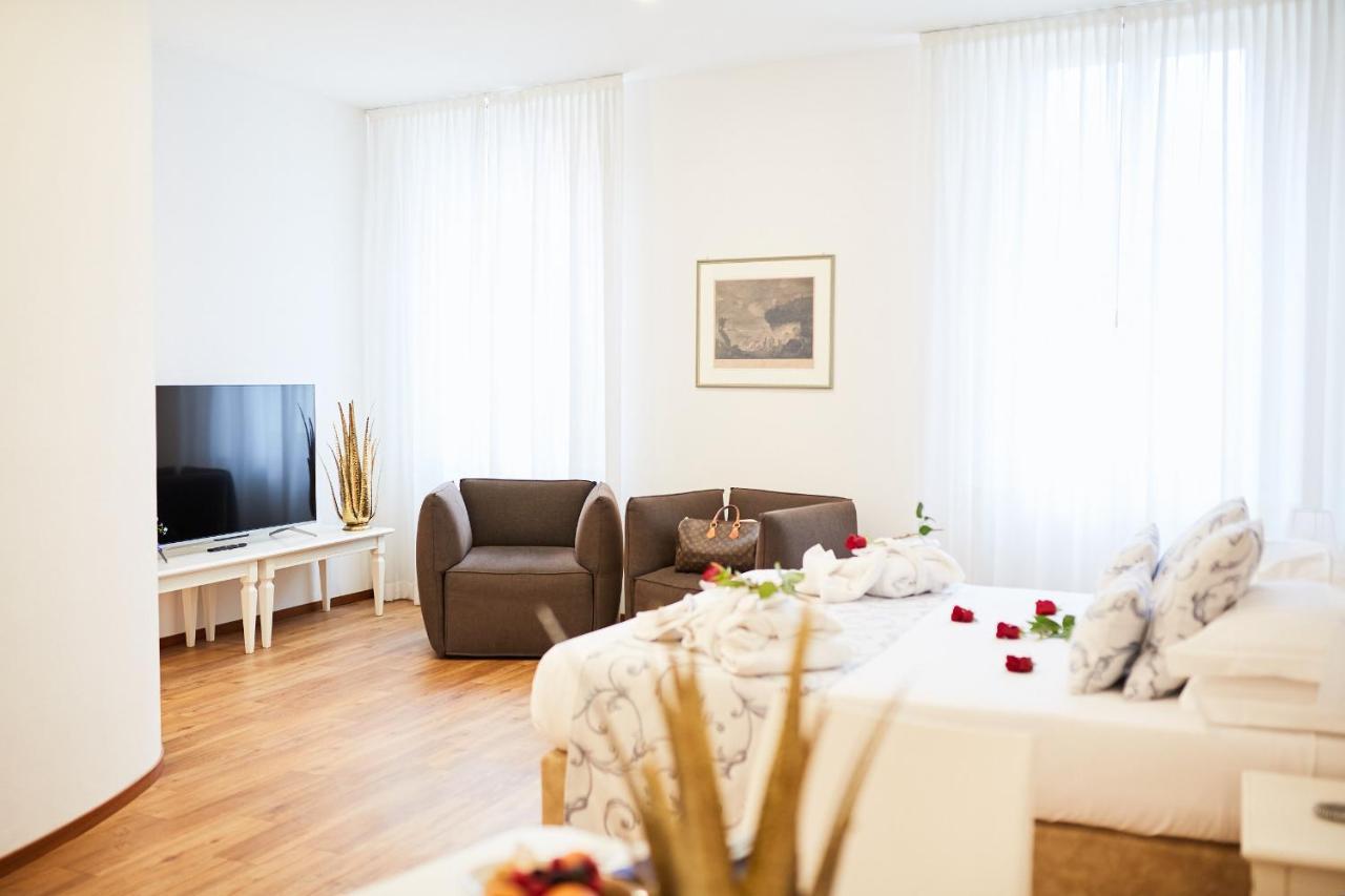 Albergo La Rocca 브리시그헬라 외부 사진