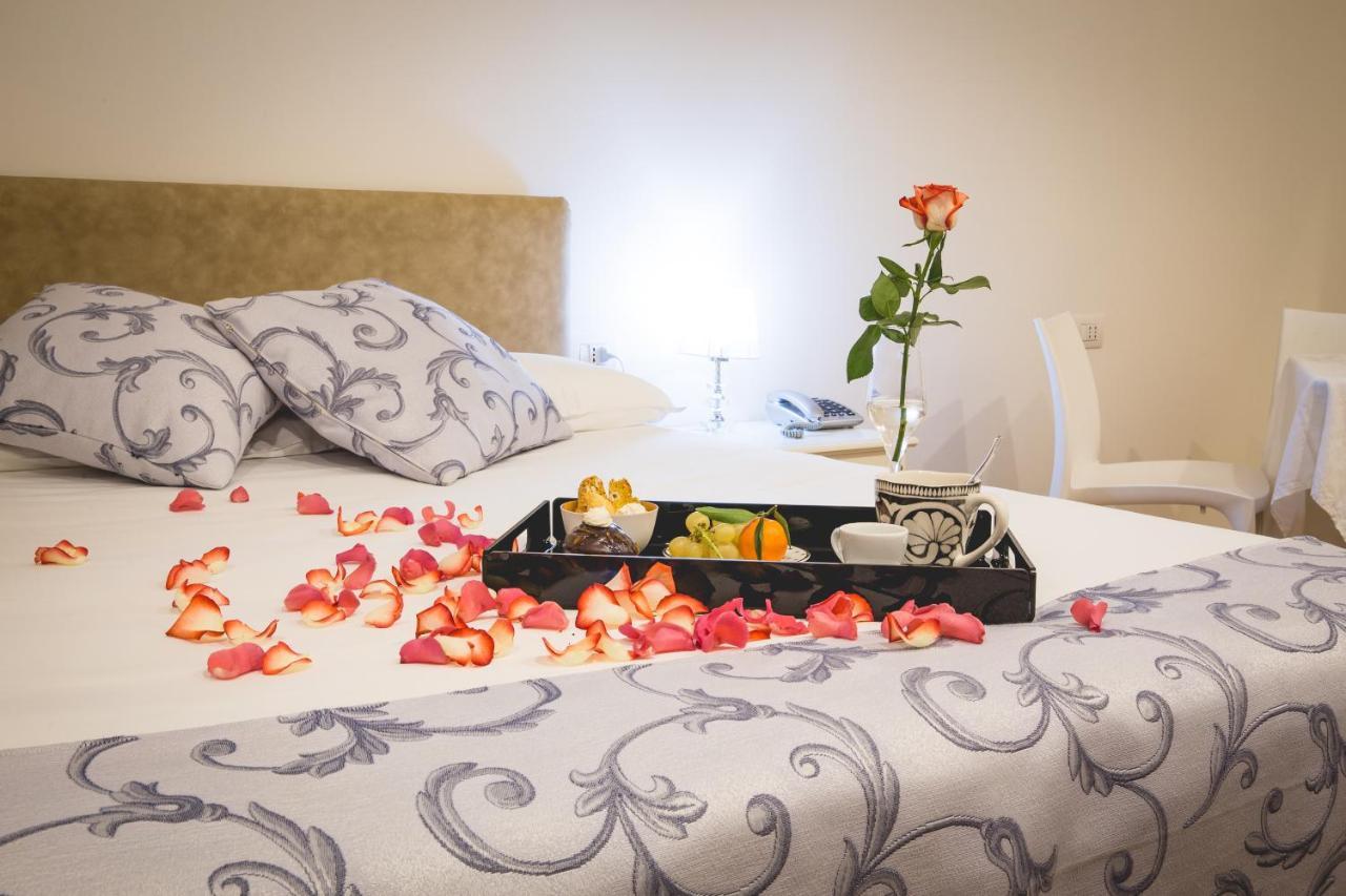 Albergo La Rocca 브리시그헬라 외부 사진